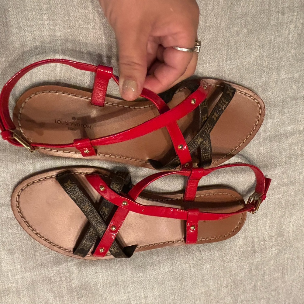 Authentic 💁🏻‍♀️Louis Vuitton  pretty sandals( size 37-1/2/7-5) - Picture 11 of 17